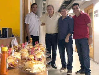 Um lanche por time: Mortadela Brasil leva 20 super sanduíches para a 'Família Bandeirantes'