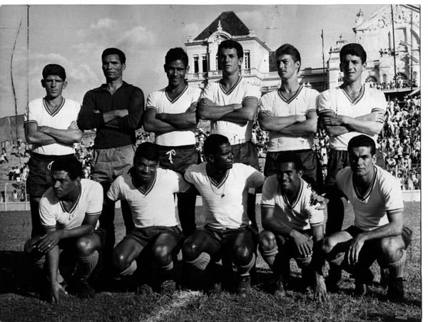 Em pé: Murilo, Manga, Brito, Fontana, Oldair e Roberto Dias;
Agachados: Garrincha, Alcindo, Silva, Fefeu e Rinaldo;

Fonte: Blog do Michel Laurence /iG
