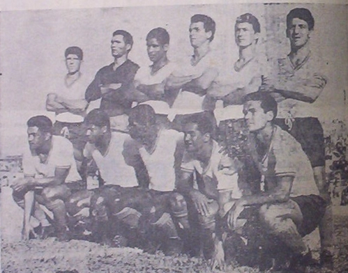 Em pé, da esquerda para a direita: Murilo, Manga, Brito, Fontana, Oldair e Roberto Dias. Agachados: Garrincha, Alcindo, Silva Batuta, Fefeu e Rinaldo. Foto enviada por Walter Roberto Peres
