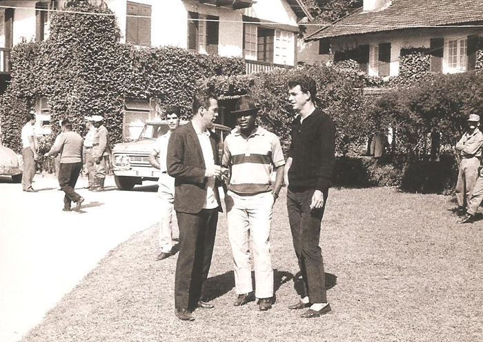 Concentração da Seleção Brasileira em 1966, na cidade de Teresópolis-RJ. Da esquerda para a direita: Valdir Joaquim de Moraes, Edu e Fontana. Foto: arquivo pessoal de Valdir Joaquim de Moraes