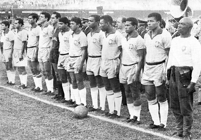 Da esquerda para a direita: Paulo Henrique, Zito, Brito, Fontana, Gylmar, Alcindo, Amarildo, Lima, Pelé, Fidélis, Jairzinho e Mário Américo. Foto: Revista 