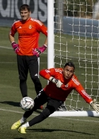 Casillas que se cuide: novo goleiro do Real chegou j&aacute; ganhando elogios