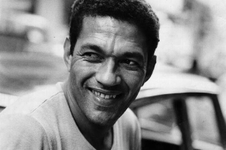 O gênio das pernas tortas nos deixou muito cedo. Foto: Divulgação