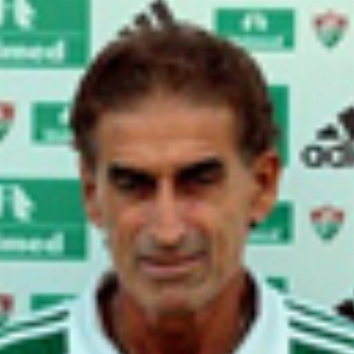 Roberto Moreno  - Ex-meia da Ponte Preta