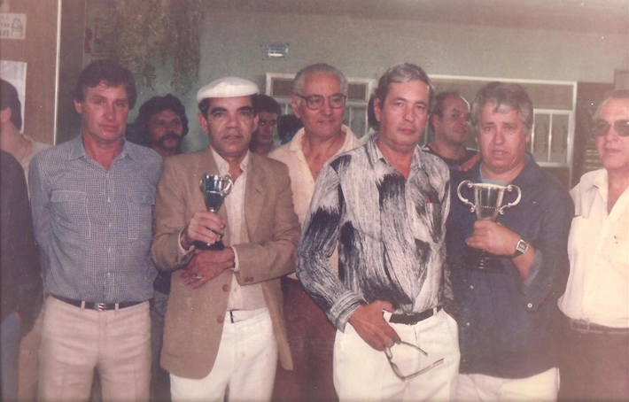 Galeano, Rui Chapéu, Carlos e Bocha Murcha. Ao fundo, Fúlvio (empresário de jogadores). Foto: arquivo de Carlos Argenti Pereira