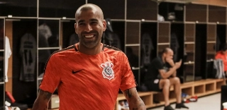 Perto do adeus, Sheik soma ausências e joga 149min desde saída de Carille