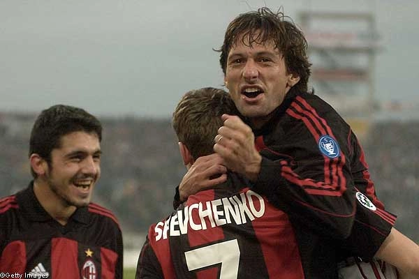 Em 2003, pouco antes de pendurar as chuteiras, Leonardo jogou com Schevchenko e Gattuso no Milan. O atacante ucraniano, de volta depois de duas temporadas no Chelsea, e o volante italiano, fizeram parte do elenco rossonero para a temporada 2008/09. Foto: Site Oficial da Uefa