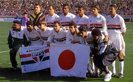 Em pé: Zetti, Dinho, Ronaldão, Cafu, Leonardo e Toninho Cerezo. Agachados: Muller, Doriva, Válber, Palhinha, André. O Tricolor bateu o Milan, futuro time de Leonardo, por 3 a 2