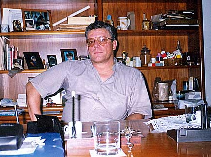 Veja Manfrini em seu escritório