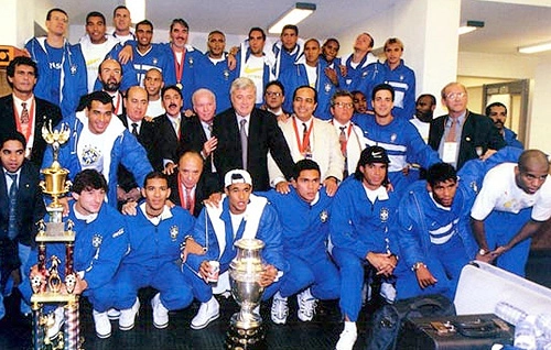 Em 1997, um desacreditado Brasil venceu a Copa América da Bolívia após bater os donos da casa por 3 a 1 na final. A conquista ficou marcada por dois motivos: foi a primeira vez que a seleção brasileira venceu a competição sul-americana fora de casa e lá surgiu a tão famoso 