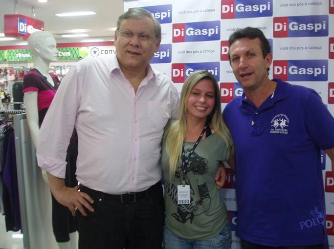 Milton, uma representante da Di Gaspi e Neto, em 04 de novembro de 2011