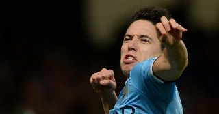 Técnico da França diz que Nasri deveria jogar na seleção feminina