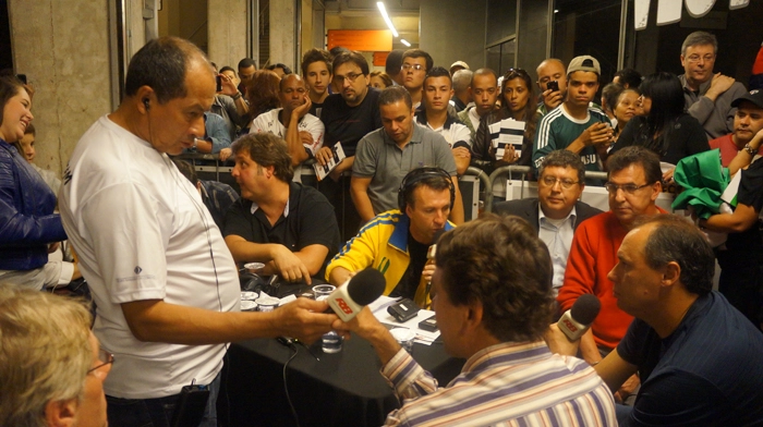 No dia 5 de maio de 2012, grandes personalidades do futebol e da mídia se encontraram no Museu do Futebol, em São Paulo, para comemorar o aniversário de 75 anos da Rádio Bandeirantes. Sentados à mesa, da esquerda para a direita, de preto Ulisses Costa, de amarelo Neto, de vermelho, Estevam Soares e em sua frente o ex-palmeirense Evair. Foto: Netto Neves/Portal TT
