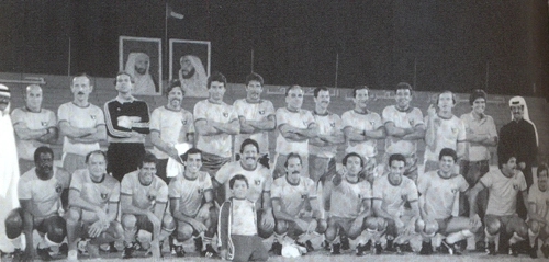 Como a foto retrata com incrível felicidade, sobravam brasileiros trabalhando nos Emirados Árabes em meados da década de 1980. Em pé temos, da esquerda para a direita, Danilo Alves, Brida, Haroldo Ledo, Cláudio Garcia, Jair Pereira, Joel Santana, Paulo Emílio, Falopa, Carlos Alberto Parreira, Valtinho, Sebastião Lapola e Luiz Carlos Ferreira; agachados Luizão, Rui Diniz, Mello, Julio Cezar Leal, Luis Carlos, professor Portela, Zé Luis, José Teixeira, Mário, Paulo Henrique e Jairo Leal