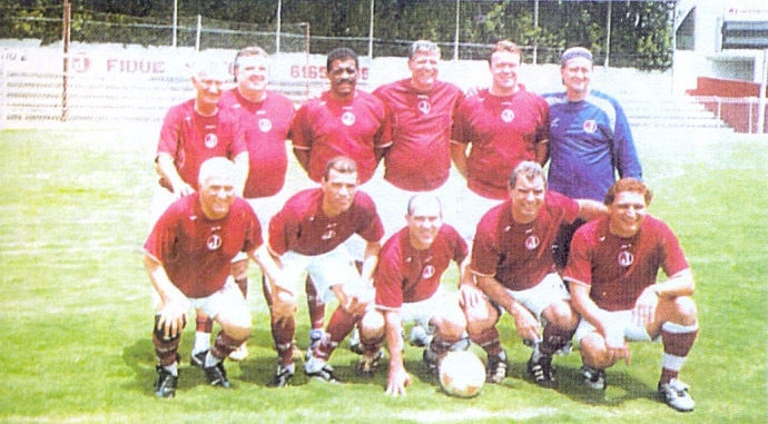 Dudu (o primeiro em pé da esquerda) e Zé Maria, (o terceiro em pé, da esquerda para a direita). Foto: revista oficial do Juventus