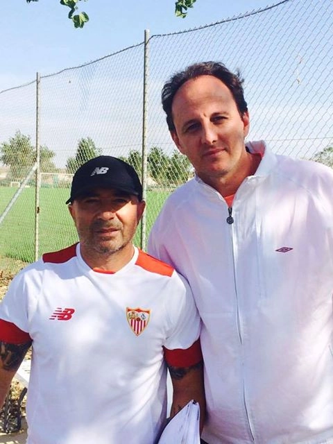 No dia 25 de outubro de 2016, Rogério Ceni visitou o CT do Sevilla, na Espanha. E lá, esteve com o técnico Jorge Sampaoli. Foto: Arquivo pessoal Rogério Ceni