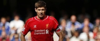 Após 17 anos em seu clube do coração, o meio-campo acumula mais de 700 partidas com a camisa dos Reds