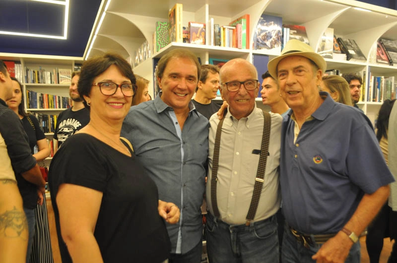 Maria Luiza Clemente, Reginaldo Leme, Bird Clemente e Luiz Evandro Águia em 27 de março de 2019, no lançamento da 27ª edição do Anuário AutoMotor Esporte (de Reginaldo Leme), na Livraria da Vila do Shopping JK, em São Paulo. Foto: Marcos Júnior Micheletti/Portal TT