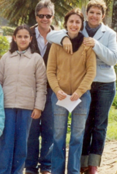 Atrás estão Flávio Nasser (filho do ex-jogador Pachá) e Lenice. À frente, familiares de Flávio Nasser