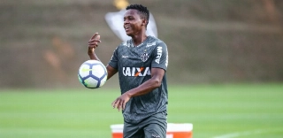 Cobrado por regularidade no Galo, Cazares diz: "gosto de ser protagonista"