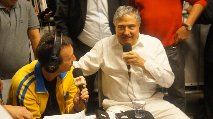 Neto com Johnny Saad, entrevistado especial no programa comemorativo aos 75 anos da Rádio Bandeirantes, em 05 de maio de 2012, no Museu do Futebol, no Pacaembu