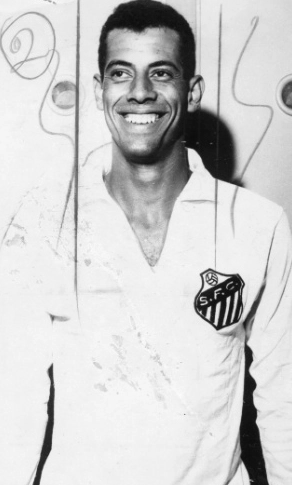Carlos Alberto teve duas passagens pelo Santos: de 1965 a 1971 e de 1972 a 1974. Foto: UOL