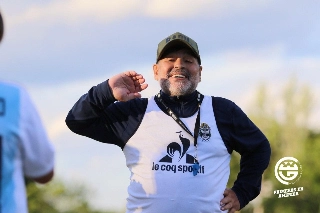 Maradona por cirurgia para drenar uma pequena hemorragia. Foto: Facebook/Reprodução