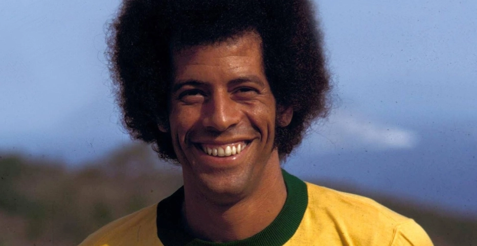 Com seu penteado `Black Power´, com a camisa da seleção brasileira. Foto: UOL