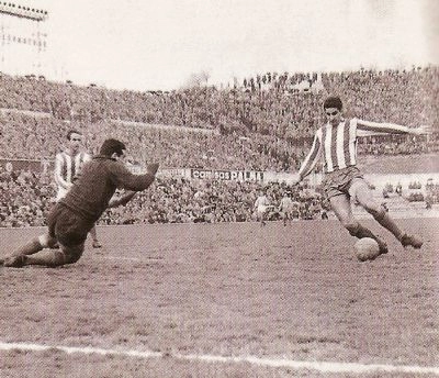 Ramiro marcando um gol pelo Atlético de Madrid. Foto: ASSOPHIS (Associação dos Pesquisadores e Historiadores do Santos FC)