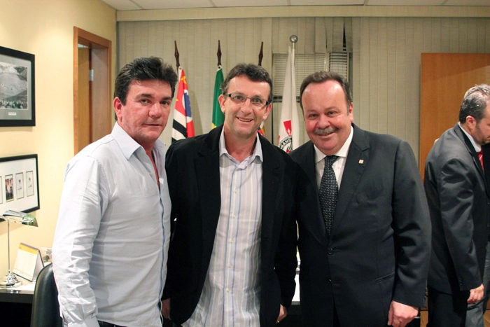 Da esquerda para a direita, Andrés Sanchez, Neto e o vereador Ricardo Goulart, na homenagem da Câmara Municipal de São Paulo ao ex-jogador, ídolo e eterno 