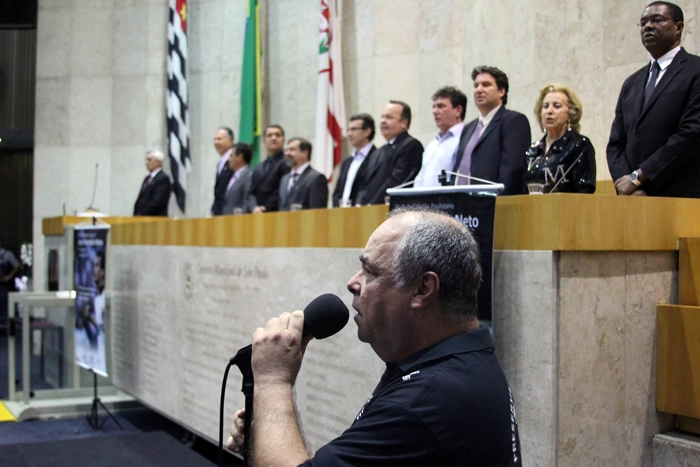 Da esquerda para a direita e atrás da banca, Dr. Marco Aurélio Cunha é o quinto, Neto é o sexto, o vereador Ricardo Goulart é o sétimo, Andrés Sanchez é o oitavo e Marlene Matheus é a décima. Todas na homenagem da Câmara Municipal de São Paulo ao ex-jogador, ídolo e eterno 