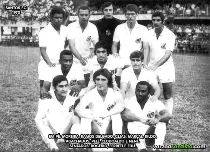 Jogadores do Santos posicionados de forma diferente para foto. Em pé: Moreira, Ramos Delgado, Cejas, Marçal e Rildo. No meio: Pelé, Clodoaldo e Nenê Belarmino. À frente: Rogério, Ferretti e Edu. Foto: ASSOPHIS (Associação dos Pesquisadores e Historiadores do Santos F.C)