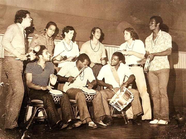 Excursão do Cruzeiro ao exterior em 1972. Guido (massagista), Hélio, Toninho Almeida, Piazza, Vítor e Vanderlei. Sentados: Roberto Batata, Pedro Paulo e Zé Carlos. 