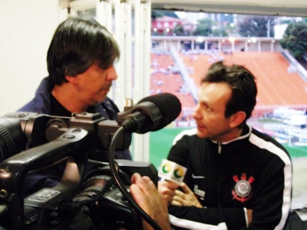 O saudoso advogado José Gonçalves (corintianíssimo), ao lado de Neto no Pacaembu. Foto enviada por Aristeu Kodama