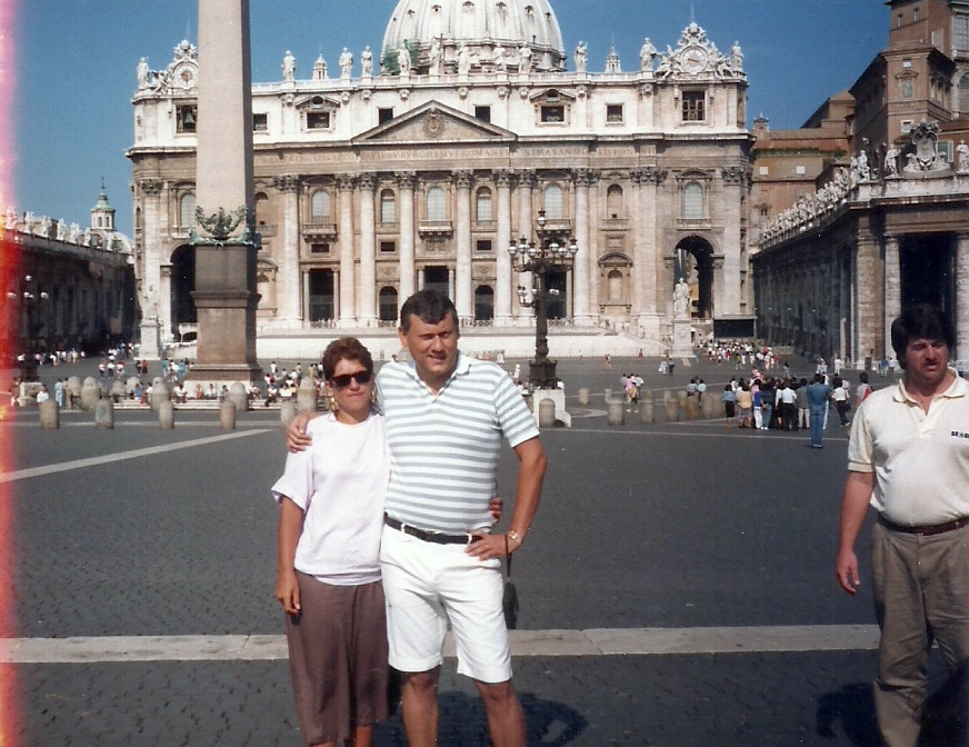 O casal Lenice e Milton, no final dos anos 80, conhecendo o Vaticano