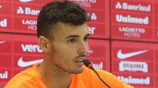 Zeca ressurge no Internacional e esfria interesse em lateral do Palmeiras