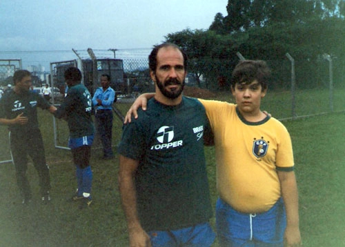 Mário Sérgio (esq) e o fã Fábio Sinegaglia, no final dos anos 80.
