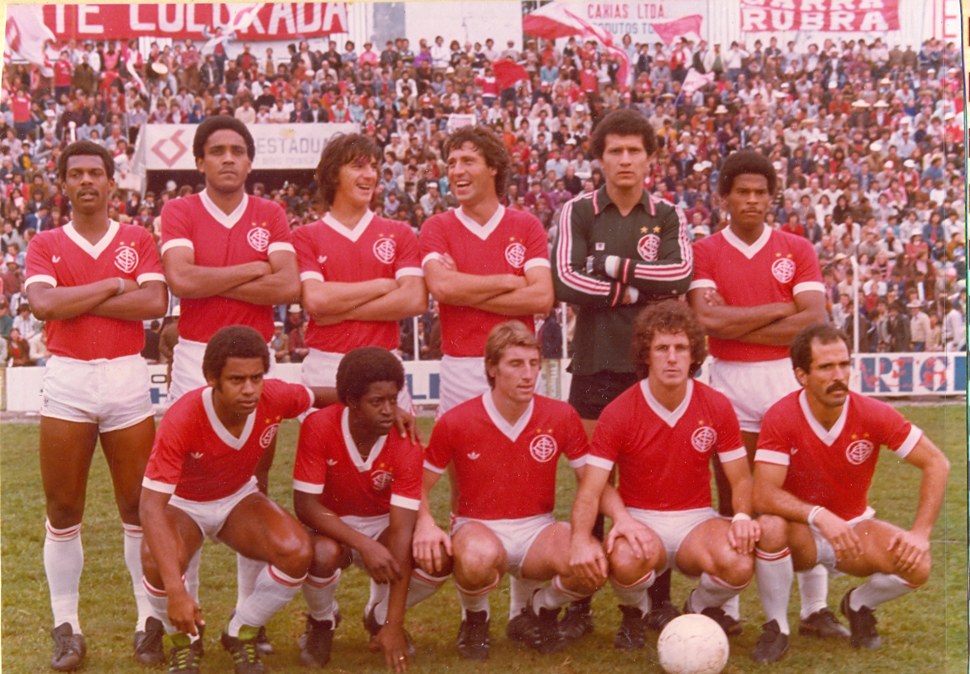 Em pé: João Carlos, Mauro Pastor, Tonho, Larry, Benitez e Cláudio Mineiro. Agachados: Jair, Washington, Mário, Adilson e Mário Sérgio