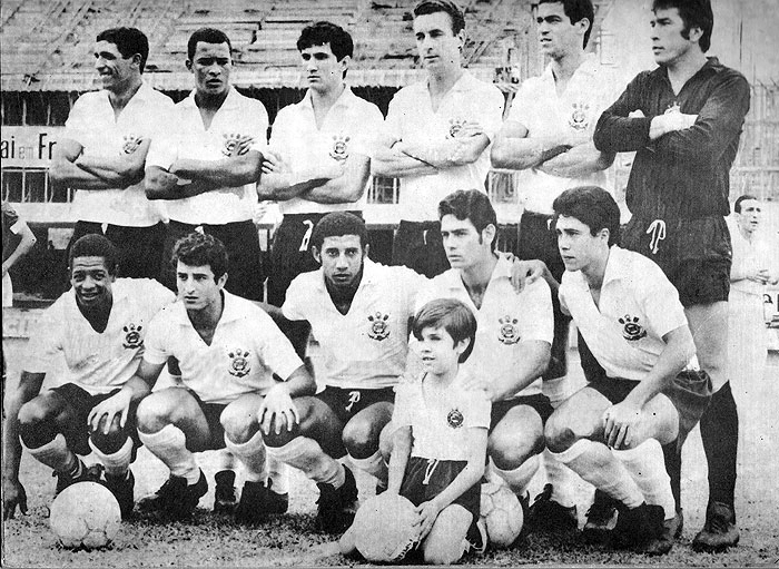 Em pé, da esquerda para a direita: Dirceu Alves, Lidu, Carlos, Clóvis, Edson e Diogo. Agachados: Paulo Borges, Adnan, Benê, Rivellino e Eduardo. A foto é da Revista do Esporte, de primeiro de março de 1969. Logo depois, em 28 de abril do mesmo ano, Lidu e Eduardo morreram tragicamente em acidente de carro na Marginal Tietê, em São Paulo. 