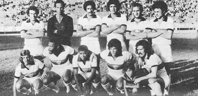 Em pé, o goleiro é Aguinaldo e o último é o lateral França. Agachados: Osni é o primeiro, Almiro é o terceiro, seguido por Zé Eduardo e Mário Sérgio. Foto enviada por Walter Roberto Peres e publicada na Revista Placar
