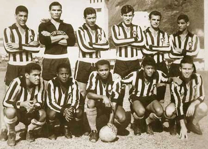 Da esquerda para a direita, em pé: Joel, Manga, Nilton Santos, Zé Maria, Airton e Rildo. Agachados: Garrincha, Arlindo, Quarentinha, Amarildo e Zagallo. Foto enviada por José Alves