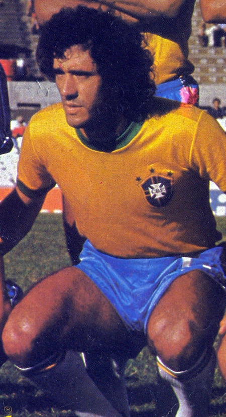 Batista com a camisa do Brasil em 1981. No ano seguinte, ganhou notoriedade mundial ao ser agredido por Maradona em jogo da Copa do Mundo contra a Argentina. O craque argentino foi expulso e o Brasil venceu por 3 a 1.