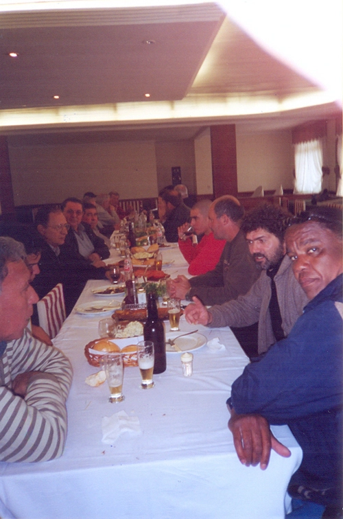 Daison Ponte (primeiro da esquerda), Serginho Chulapa (primeiro da direita) e Kita, ao seu lado, em Paço Fundo, em 1995. Foto: arquivo pessoal/Jaimão