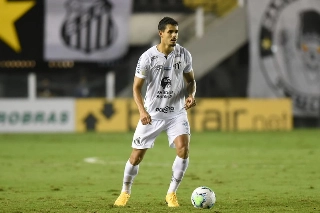 Zagueiro santista deve desembarcar em Lisboa no mês de janeiro. Foto: Ivan Storti/Santos FC