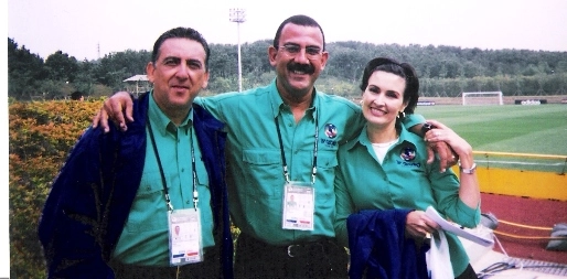 Em 2002, José Carlos Mosca esteve no Japão com Galvão Bueno (esq) e Fátima Bernardes, companheiros de trabalho do cinegrafista.