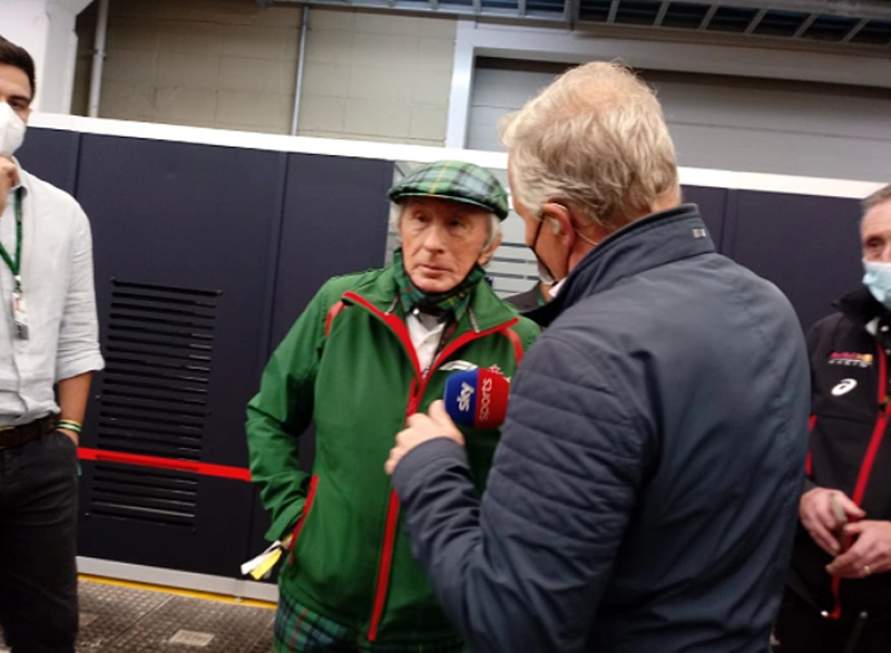 Acompanhando o GP de São Paulo de Fórmula 1, na véspera da corrida, dia 13 de novembro de 2021, Jackie Stewart é entrevistado pelo também ex-piloto Johnny Herbert. Foto: Marcos Júnior Micheletti/Portal TT