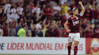 Com bons números no Morumbi, Diego tem chance de retomar espaço no Flamengo