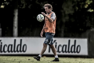 Técnico do Santos seguirá afastado dos gramados por mais 10 dias. Foto: Ivan Storti/Santos FC