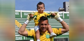 "Não fui tão bom quanto seu pai", diz Ceni a filho de Danilo, da Chape