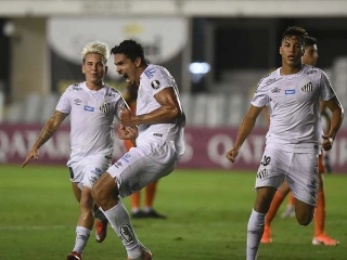 Zagueiro santista tem proposta de 6,5 milhões de euros do Benfica. Foto: Ivan Storti/Santos 